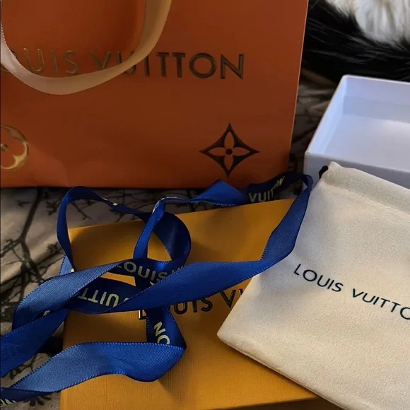 Louis Vuitton Gold Monogram Earrings - Picture 3 of 4